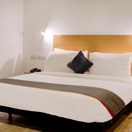 Hotel Qubic Near Igi Delhi Airport Yeni Delhi Dış mekan fotoğraf