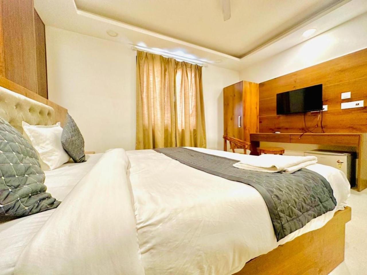 Hotel Qubic Near Igi Delhi Airport Yeni Delhi Dış mekan fotoğraf