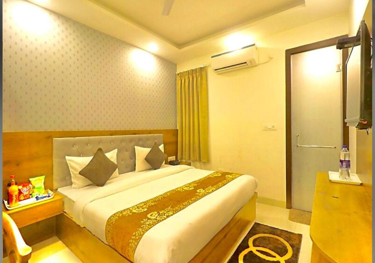 Hotel Qubic Near Igi Delhi Airport Yeni Delhi Dış mekan fotoğraf