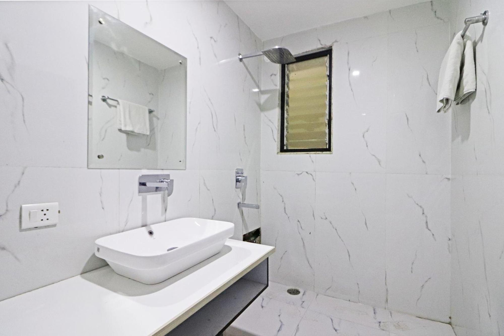 Hotel Qubic Near Igi Delhi Airport Yeni Delhi Dış mekan fotoğraf
