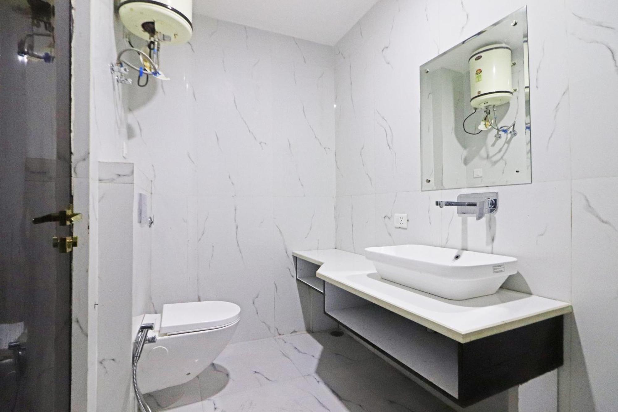 Hotel Qubic Near Igi Delhi Airport Yeni Delhi Dış mekan fotoğraf