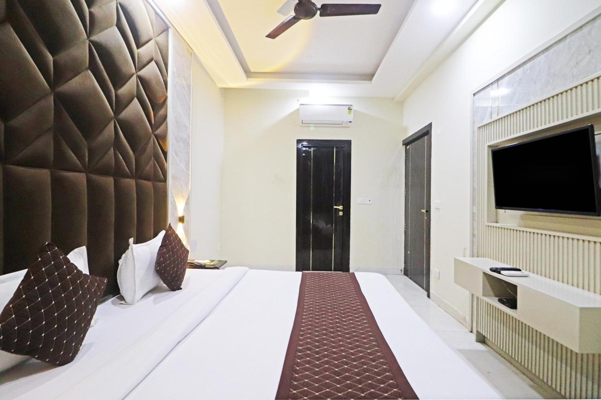 Hotel Qubic Near Igi Delhi Airport Yeni Delhi Dış mekan fotoğraf