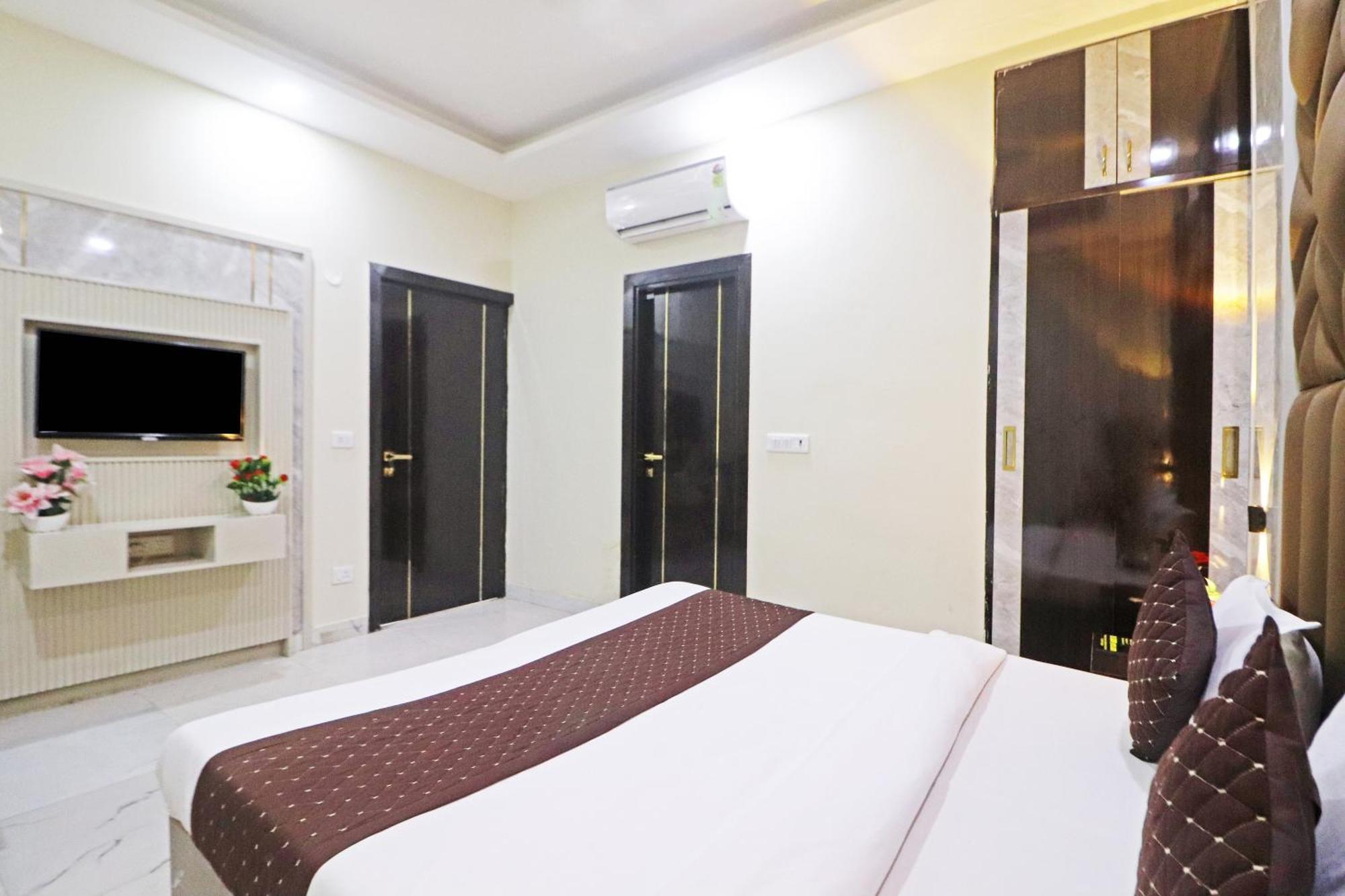 Hotel Qubic Near Igi Delhi Airport Yeni Delhi Dış mekan fotoğraf